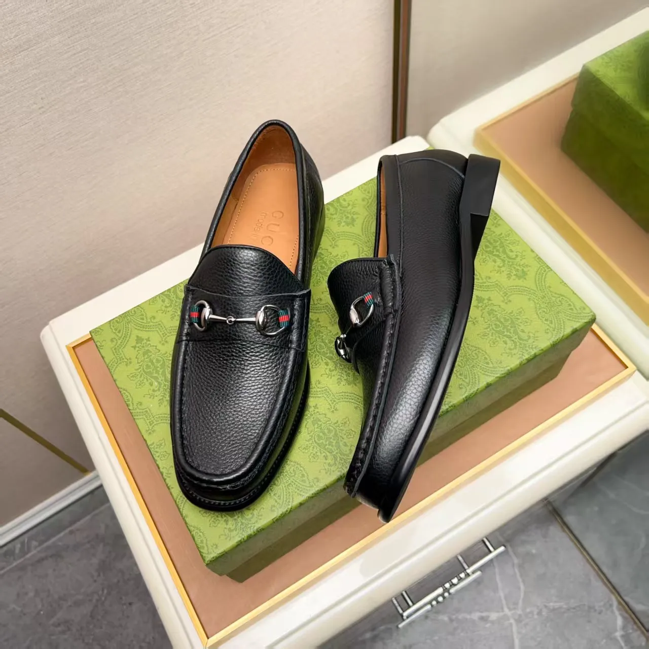 Men's men's shoes 💰460 🆘【GUCCI】Gucci ·🐂里· Hot-selling pea shoes top brand luxury, top quality, the latest fashion pea shoes.. The upper is made of original first-layer cowhide. (Full first-layer water-dyed 🐂 leather·inner). The original stylish and stylish soft rubber wear-resistant and non-slip outsole is light and comfortable on the foot, available in 2 colors! Matching code: 38-44 (customized at 45.46.47)